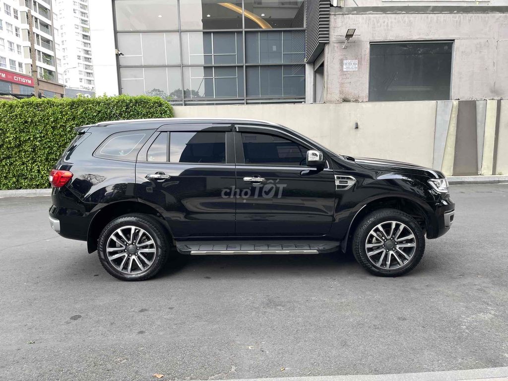 Ford Everest Titanium 2019 glides