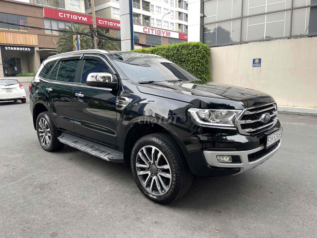 Ford Everest Titanium 2019 glides