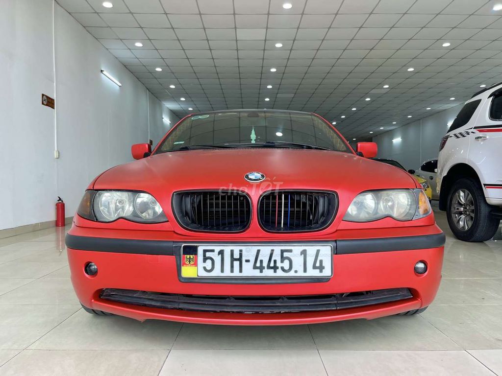 The 3 BMW 318 Series 2003i is still very sturdy