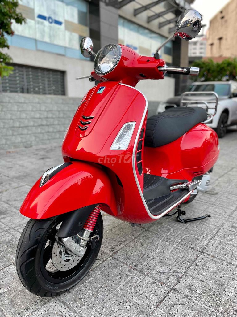 GTS Super 125 Iget Abs in Red