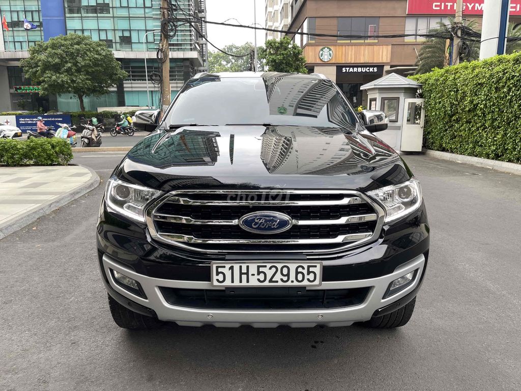 Ford Everest Titanium 2019 glides