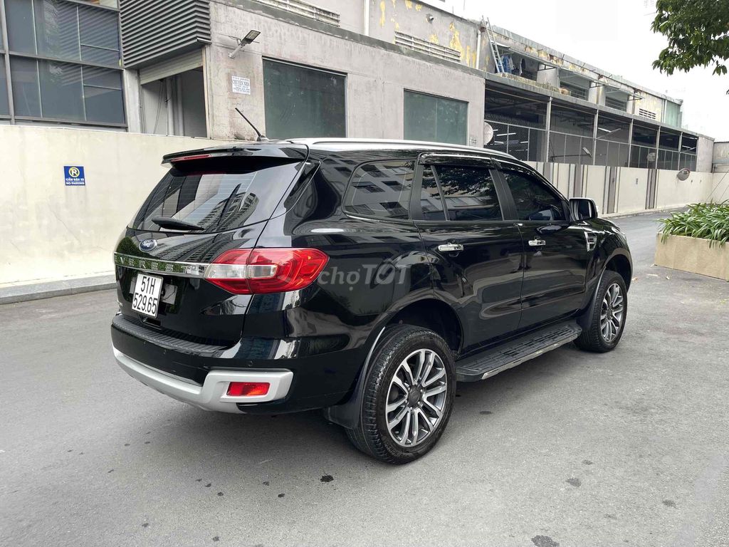 Ford Everest Titanium 2019 glides