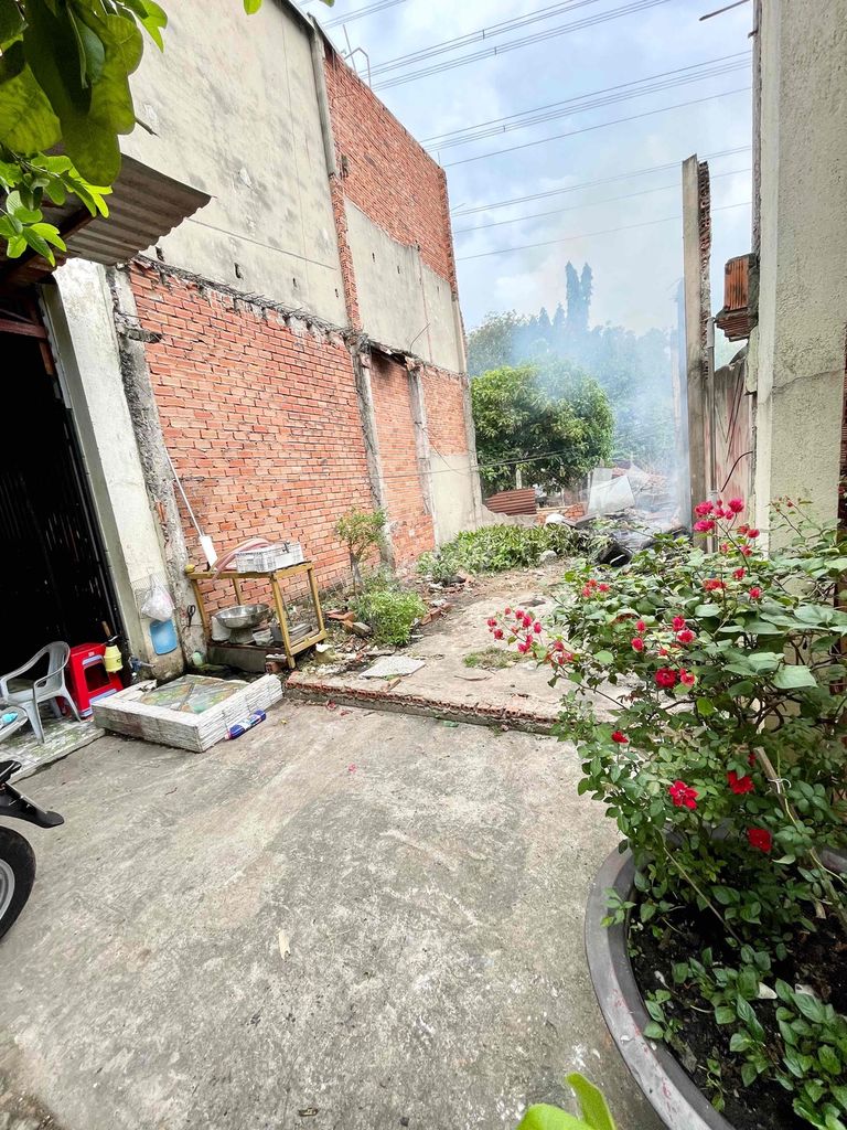 Land for sale 40m2, Huynh Thi Hai alley, district