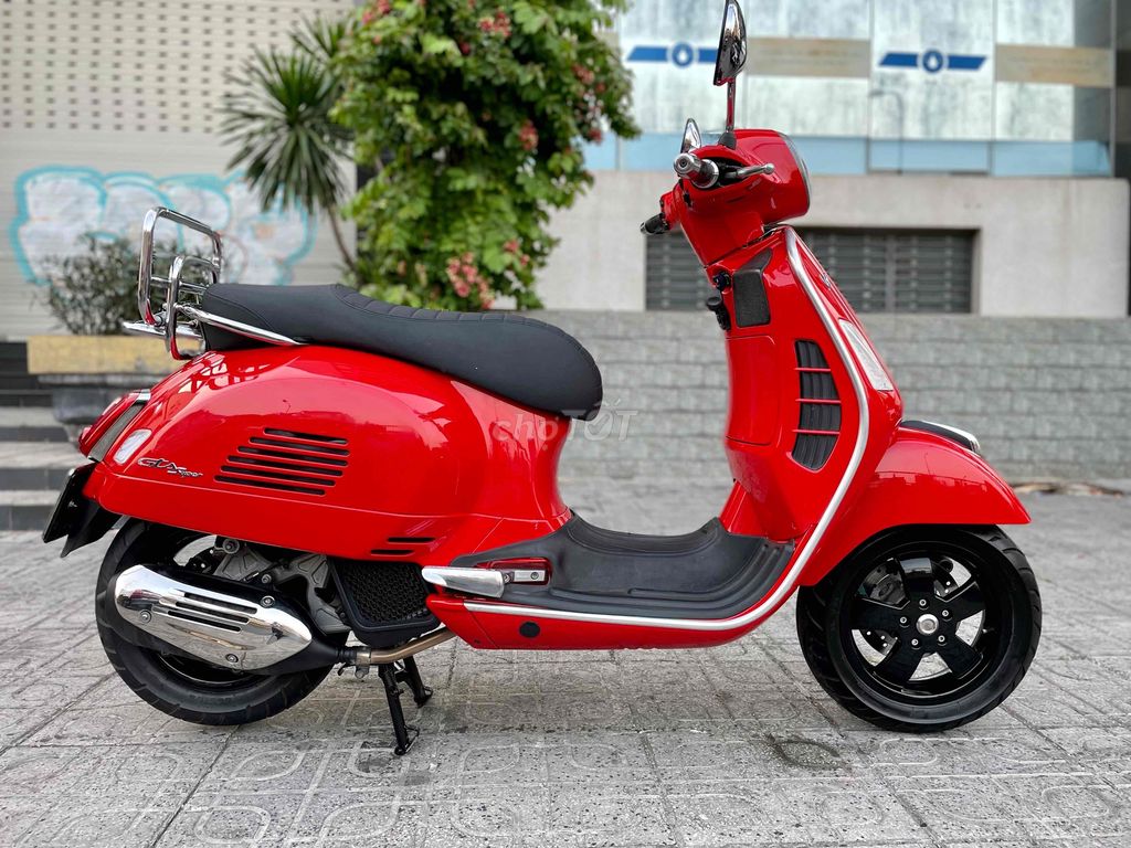 GTS Super 125 Iget Abs in Red