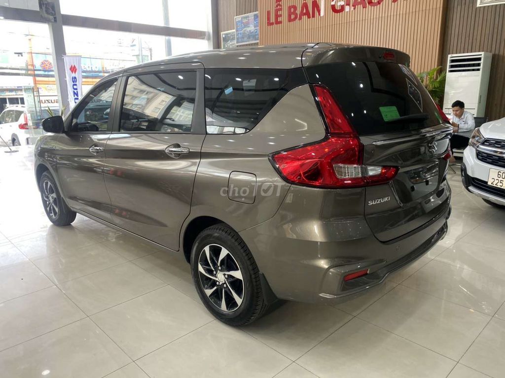 Ertiga super economical hybrid engine upfront120t