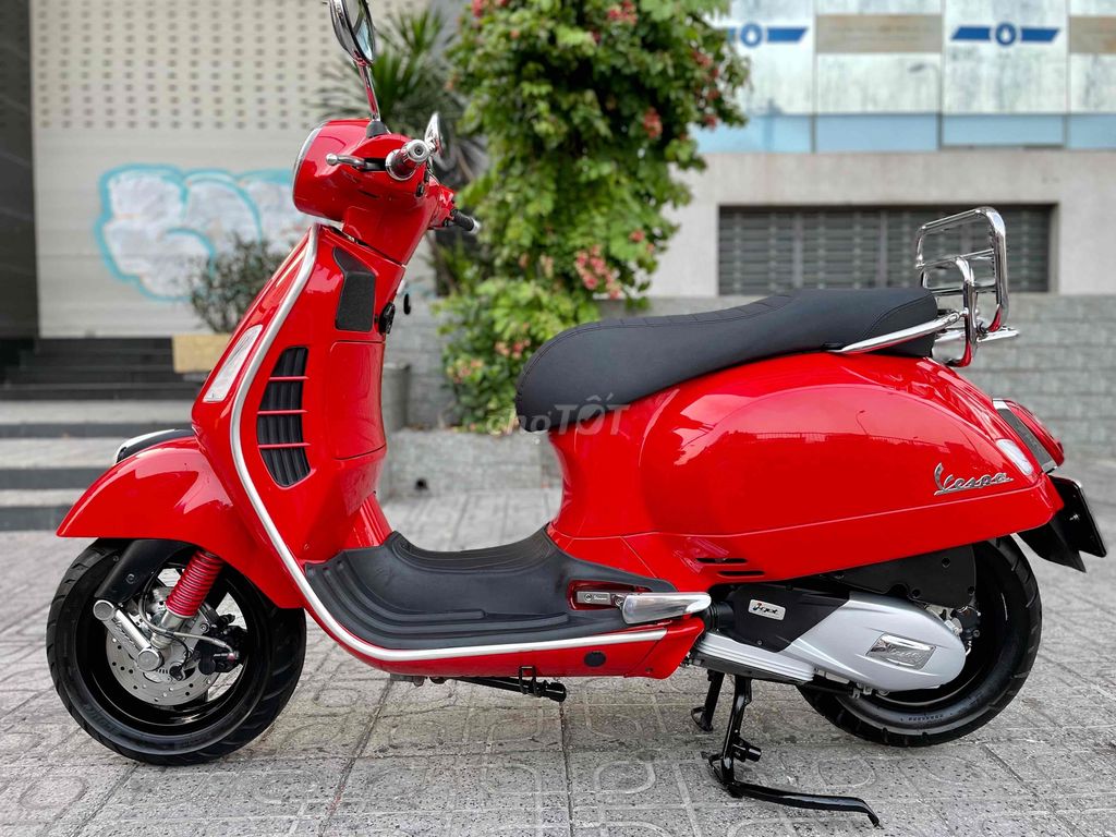 GTS Super 125 Iget Abs in Red